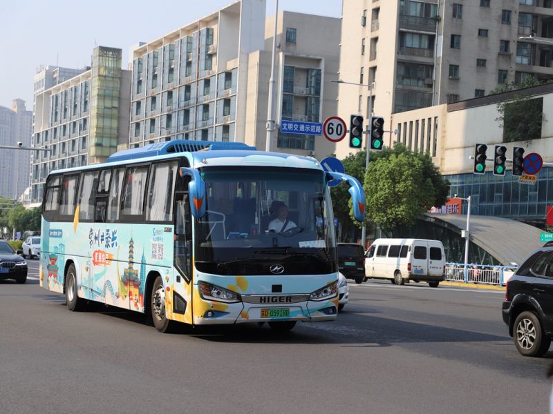 常泰長(zhǎng)江大橋通車  常泰便民快巴首發(fā)