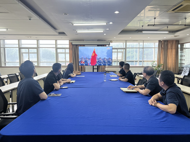 5常運(yùn)供應(yīng)鏈組織職工觀看紀(jì)念中國人民抗日戰(zhàn)爭暨世界反法西斯戰(zhàn)爭勝利80周年閱兵式直播2_副本